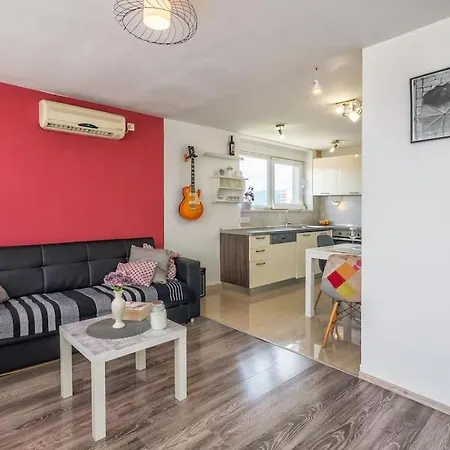 Frana's Place Apartment